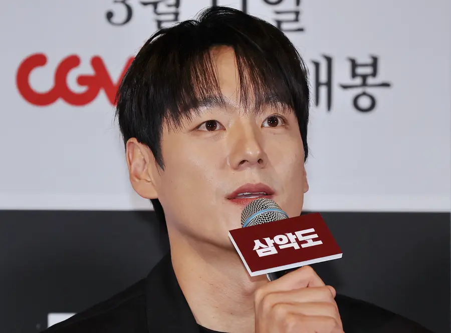 Actor Kwak Si-yang delivers a speech at the movie 'Samakdo' press conference held on the 5th at CGV Yongsan I-Park Mall