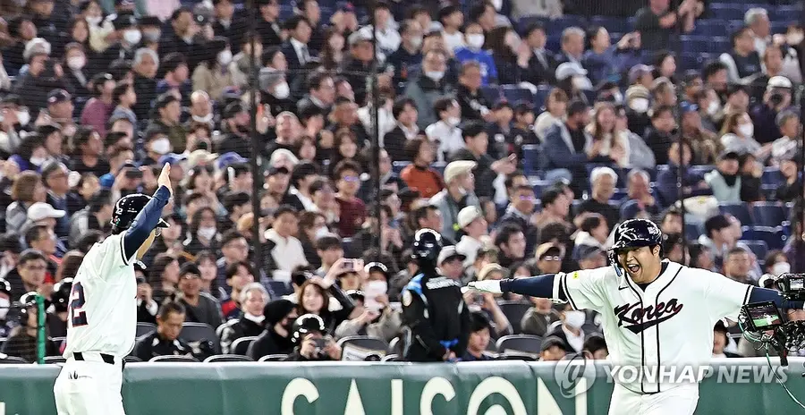 ムン・ボギョン '満塁ホームランの主人公' 5日日本東京ドームで行われた2026 WBCグループリーグC組1回戦 大韓民国とチェコの試合。1回裏1死満塁ムン・ボギョンが満塁ホームランを打ち、セレモニーをしながらグラウンドを回っている