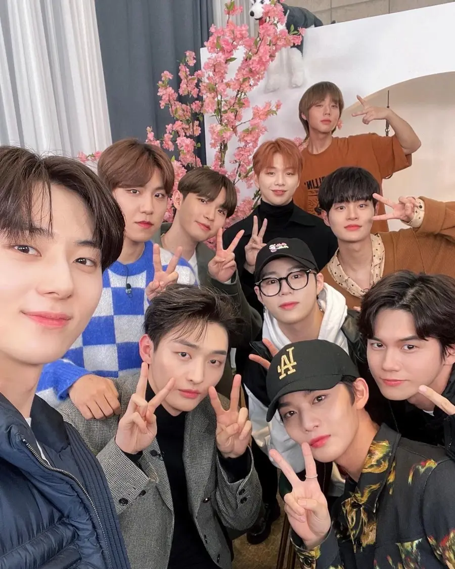 이벤트성 재결합 무대를 선보인 2021년 당시 워너원의 인증샷.