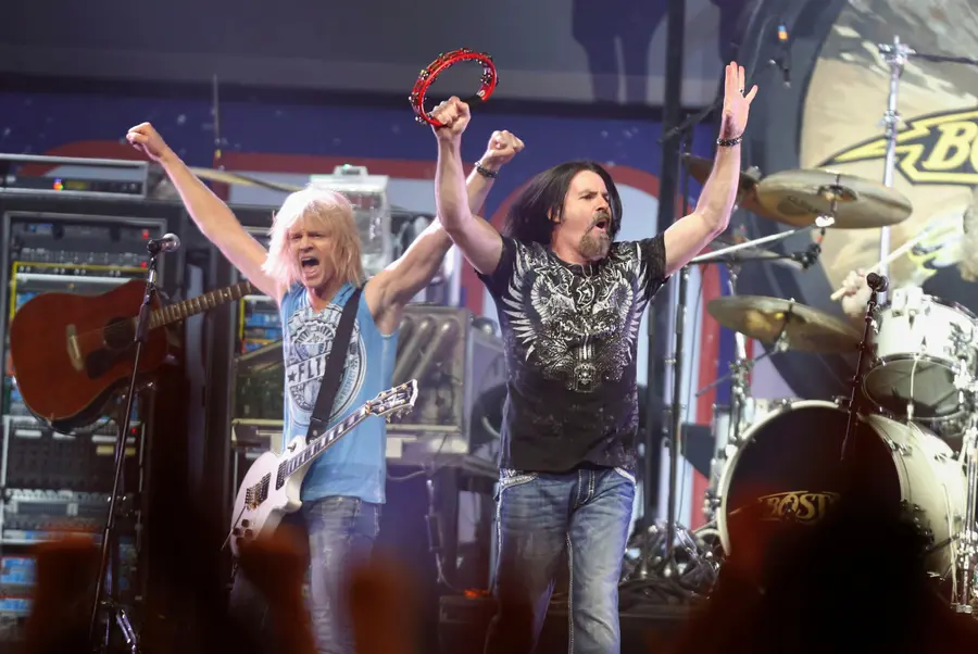 보스턴 그룹의 리드 싱어 토미 데카를로(오른쪽)가 2013년 5월 30일 목요일 보스턴 TD 가든에서 열린 '보스턴 스트롱 콘서트: 지원과 축하의 밤'에서 공연하고 있다. (Photo by Bizuayehu Tesfaye/Invision/AP, File)