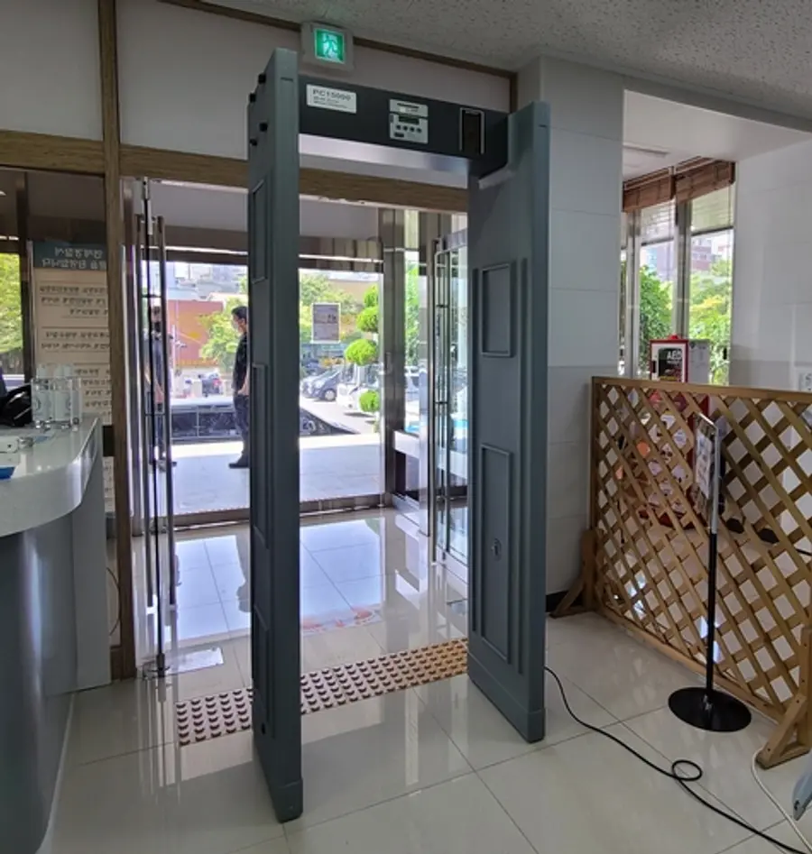 BTS 光化門演唱會出入口將安裝的門型金屬探測器(MD)[首爾警察廳提供]