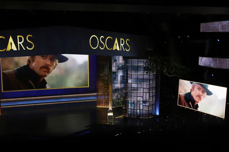 2026年3月15日、アメリカ・カリフォルニア州ロサンゼルスのドルビーシアターで行われた第98回アカデミー授賞式でバーブラ・ストライサンドが舞台に上がり、ロブ・ライナーと彼の妻ミシェルに敬意を表している。EPA/CHRIS TORRES