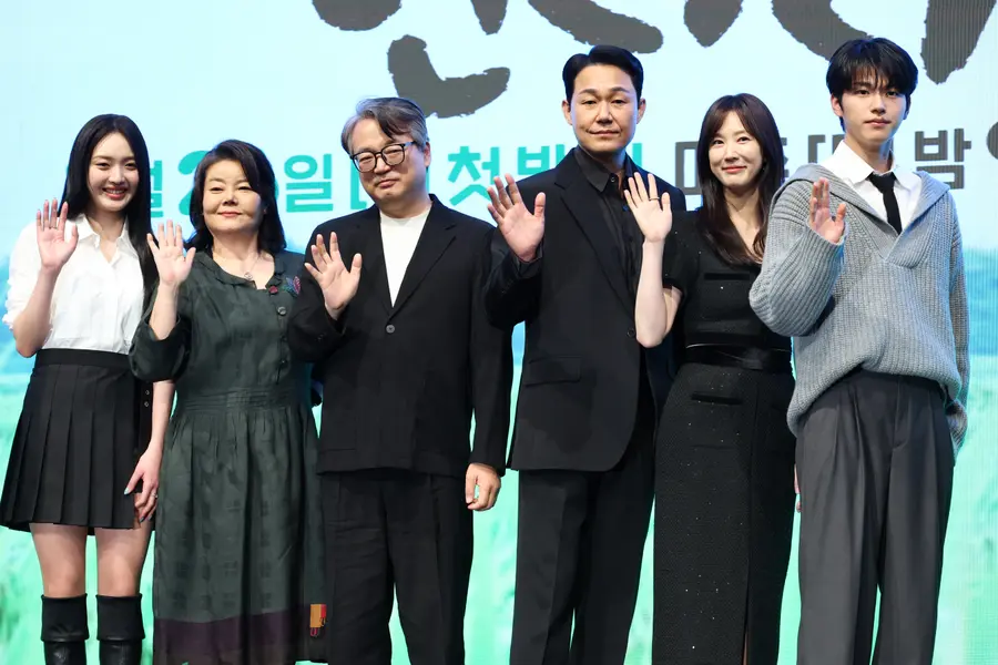 The production press conference for the KBS2 drama ‘Simwoo-myeon Yeonriri,’ held on the 25th in De Saint, Guro-gu, Seoul