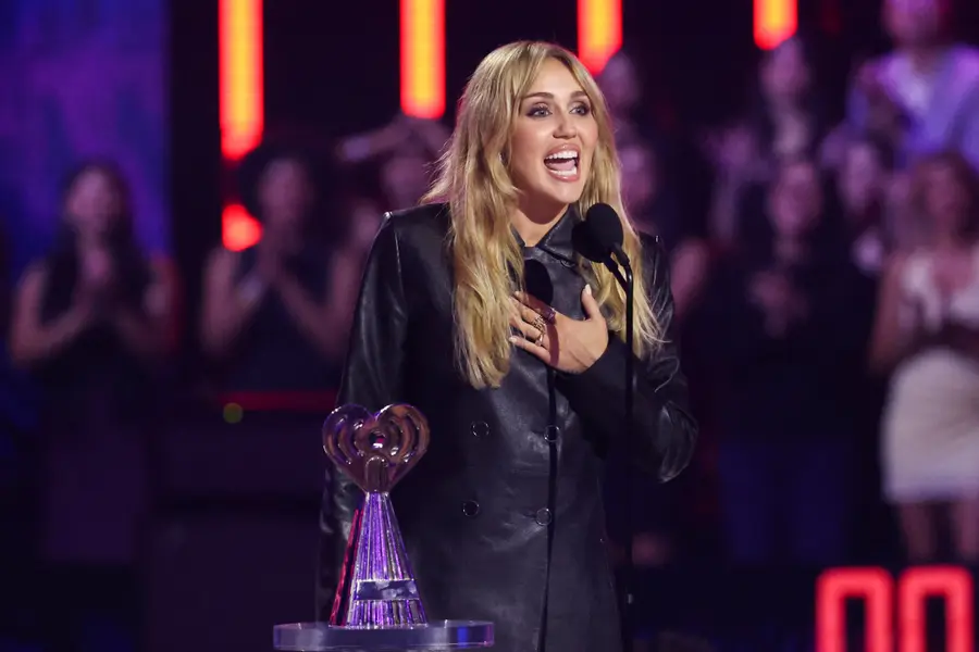 March 26, 2026, in Los Angeles, California, USA, Miley Cyrus, who won the ‘Innovator Award’ at the 2026 iHeartRadio Music Awards, is sharing her remarks. REUTERS/Mario Anzuoni
