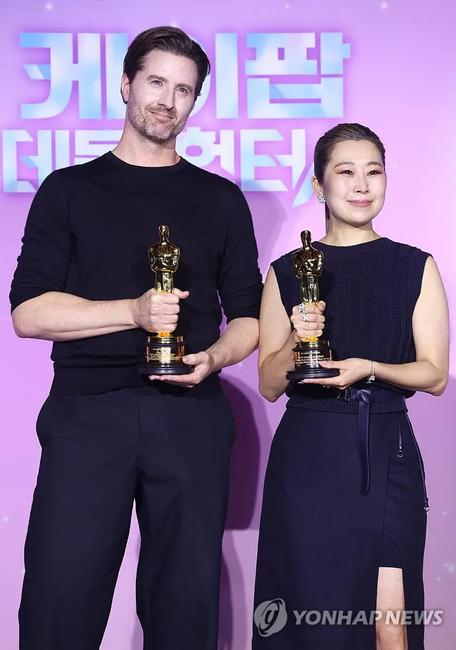 Maggie Kang (right) and director Chris Appelhans (Seoul=Yonhap) at a press conference celebrating the Academy Award win for Netflix film ‘K-Pop Demon Hunters’