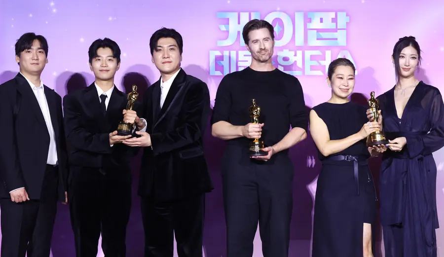 Press conference celebrating the Academy Award win for ‘K-Pop Demon Hunters’ (From left: songwriter Nam Hee-dong, Lee Yoo-han, Kwak Jung-gyu, Chris Appelhans, director Maggie Kang, singer and songwriter Lee Jae)