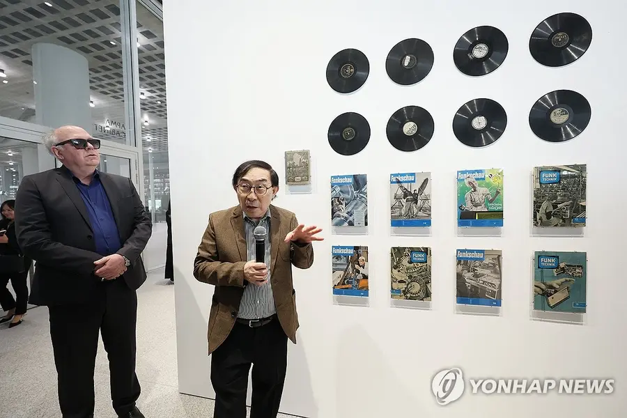 A Gagosian solo exhibition of Nam June Paik held in the APMA display cabinet in Yongsan-gu, Seoul (‘Nam June Paik: Rewind’)
