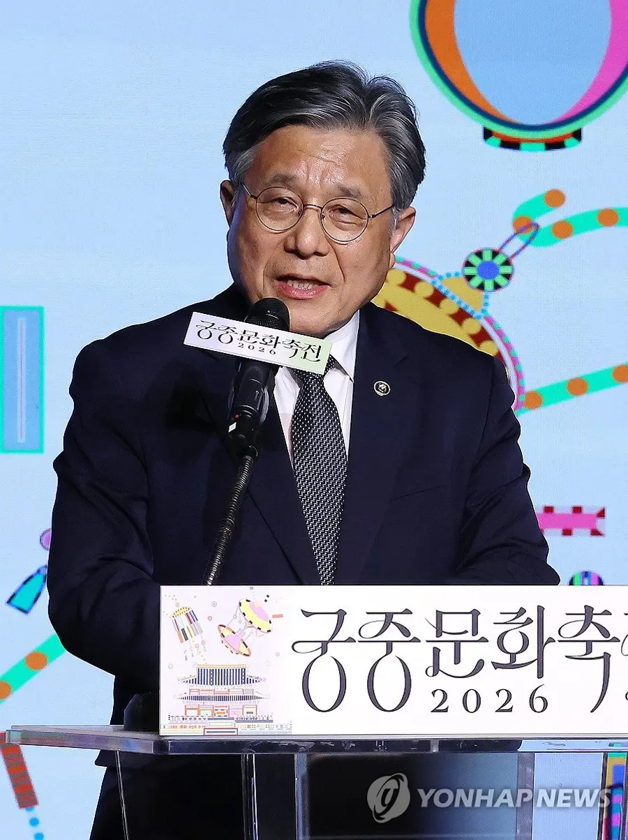 ホ・ミン 国家遺産庁長官が7日、ソウル中区の韓国の家 民俗劇場で開かれた '2026 宮中文化祝典' の記者懇談会で歓迎の挨拶をしている。'宮中文化祝典'は毎年春・秋に、王宮を背景にさまざまな展示、体験、公演を披露する。今年の春の行事は '宮が芸術を目覚めさせる' をテーマに、今月25日から翌月3日まで、景福宮・昌徳宮・徳寿宮・昌慶宮・慶熙宮などソウルの主要な王宮および宗廟で開催される。