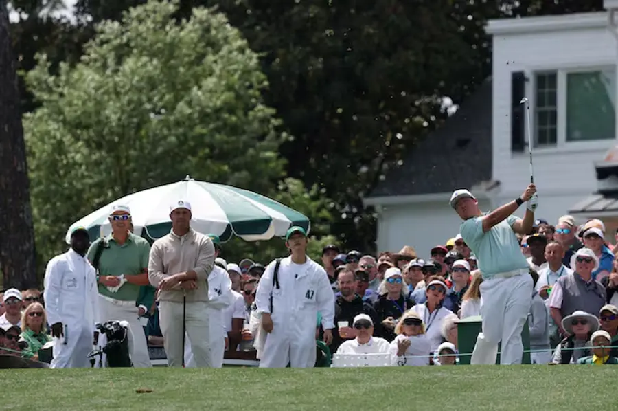 Song Joong-ki, who stepped in as a caddie at the Masters Par 3 Tournament / Yonhap News Agency Reuters