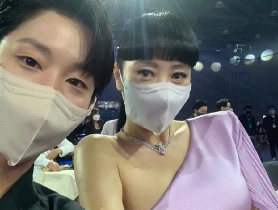 イ・ヨン（左）、キム・ヘス