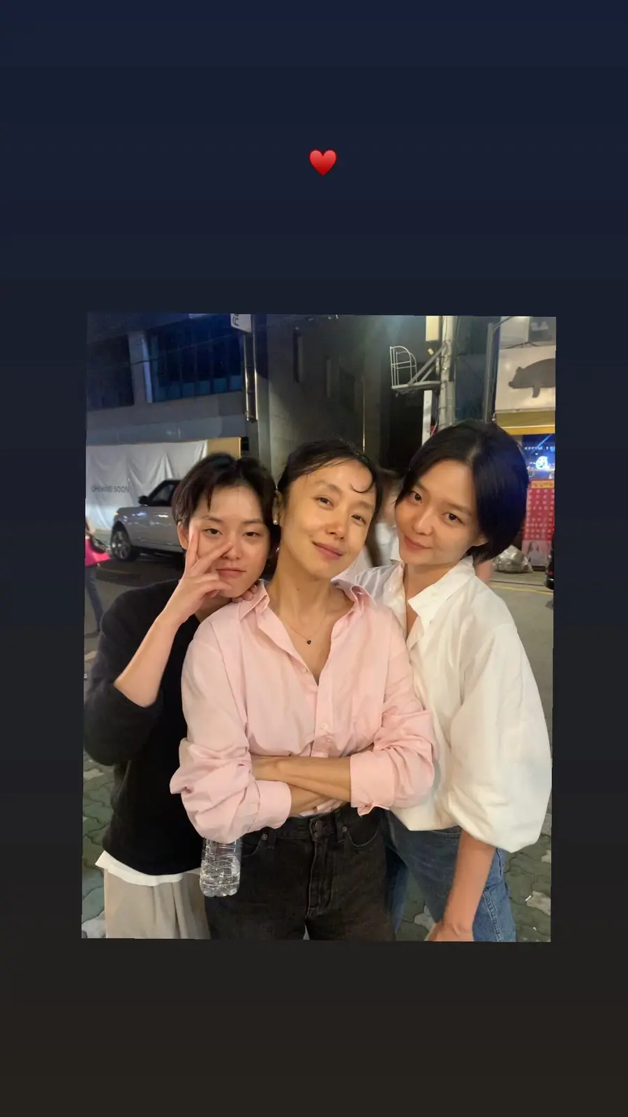 （左から）イ・ヨン、チョン・ドヨン、イ・ソム