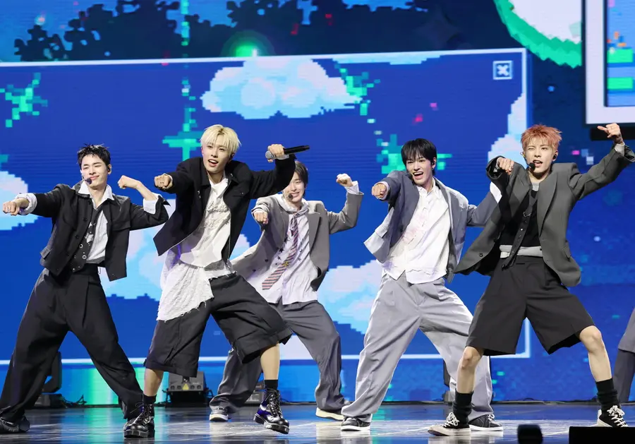 發表第2張單曲的NEXZ（NEXZ）27日在首爾龍山區Blue Square舉行《Mmchk》（Mmchk）發表會