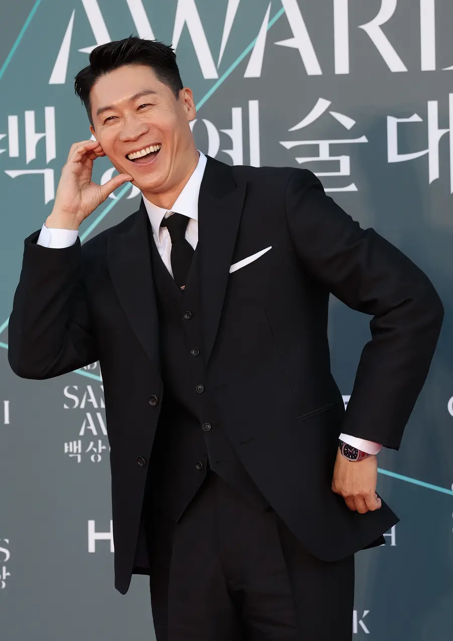 Actor Jin Sun-kyu / Poses at the 62nd Baeksang Arts Awards Red Carpet event
