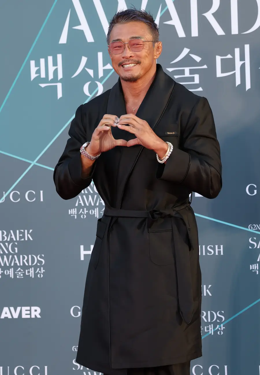 MMA fighter Choo Sung-hoon / Poses at the 62nd Baeksang Arts Awards Red Carpet event