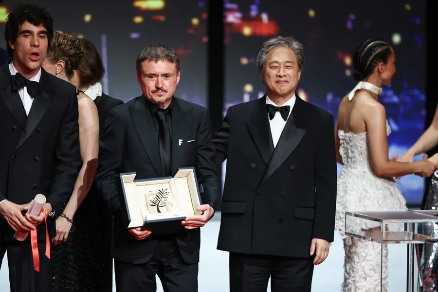 The 79th Cannes International Film Festival Palme d’Or winner director Cristian Mungiu and jury chair director Park Chan-wook [REUTERS=Yonhap News]