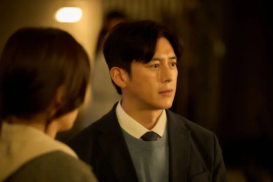 Ko Soo, qui joue Han Gyu-seong, l'ex-mari de Kwon Se-jeong interprétée par Jeon Ji-hyun dans 〈Gunche〉