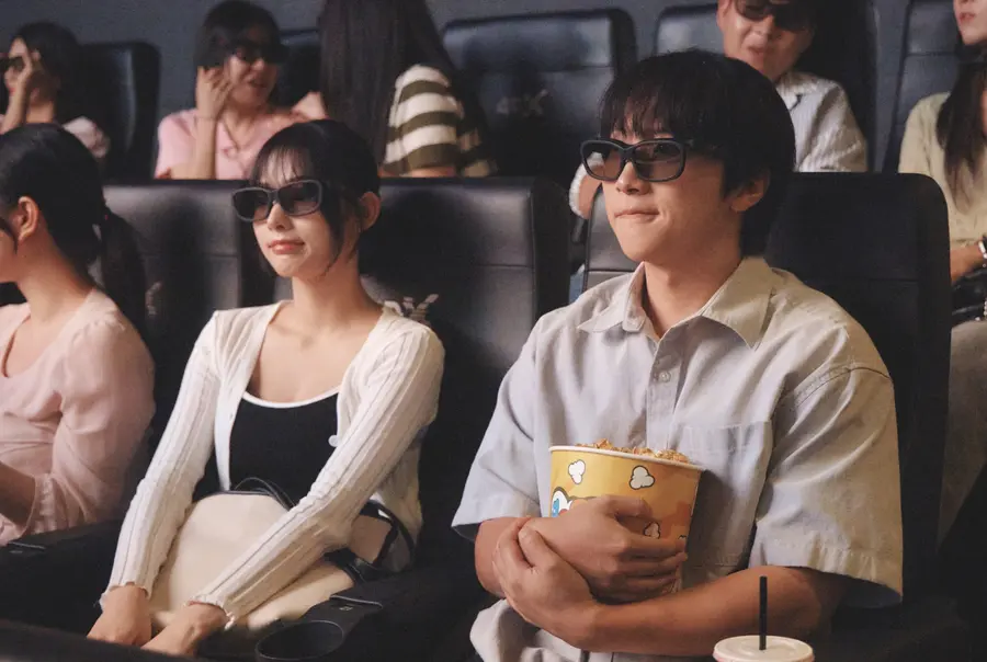 〈The Girl In Class〉