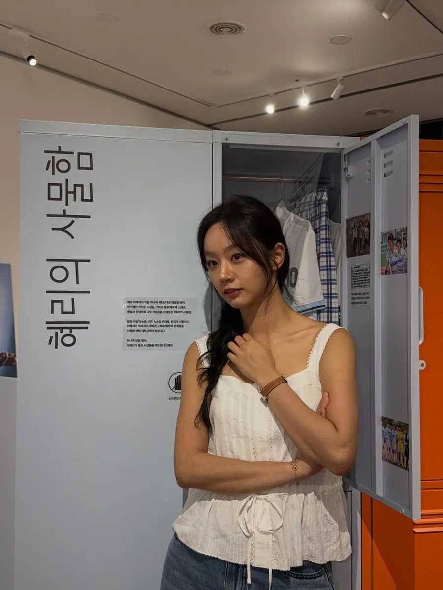 Hyeri in a special exhibition