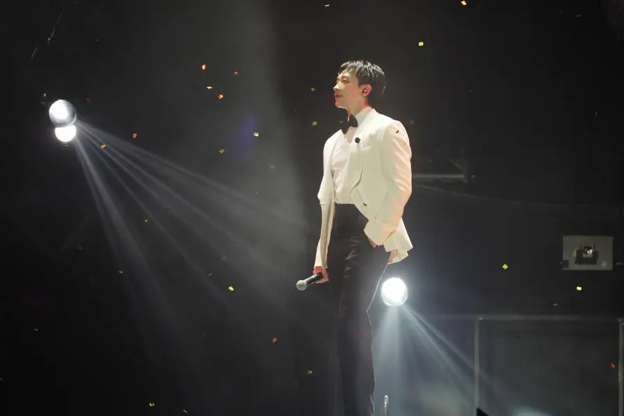 《2026 Weverse Con 〈表演〉》傳Re：Trbute（獻禮）舞台的主角Rain [由HYBE提供。禁止再販售及資料庫使用]