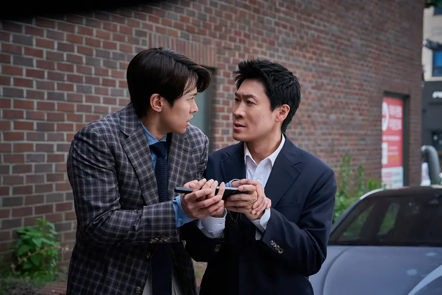 〈LANGLE_BRACKET〉Husbands in Action 〈RANGLE_BRACKET〉