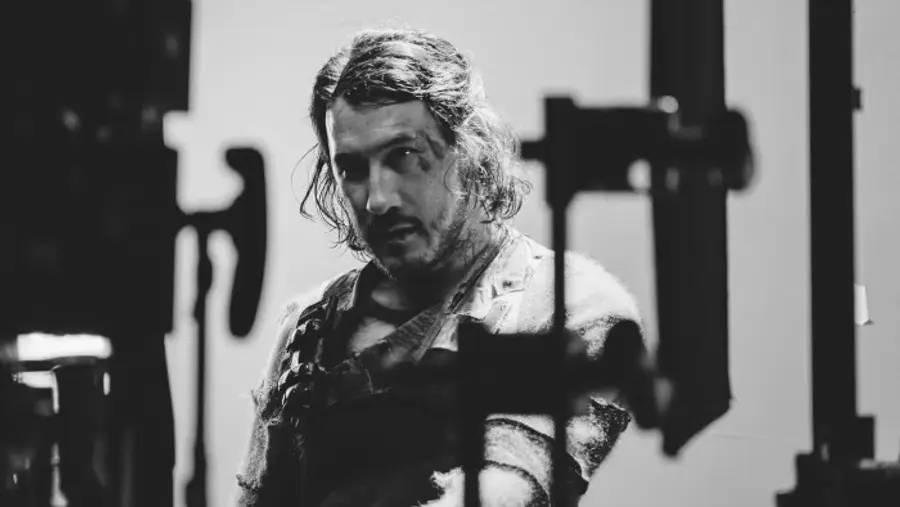 Mark Fischbach on the set of 〈Iron Lung〉