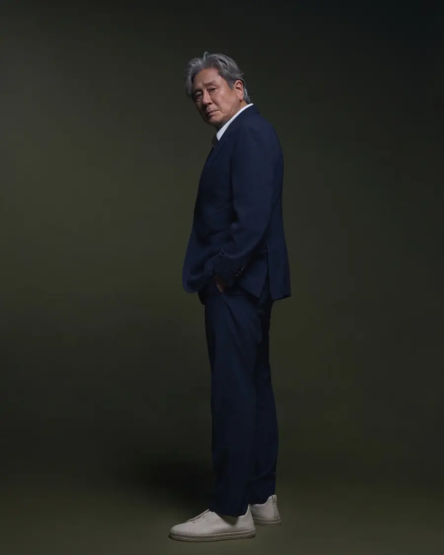 Nam diễn viên Choi Min-sik [do Netflix cung cấp. Cấm tái bản và cấm sử dụng cho cơ sở dữ liệu]
