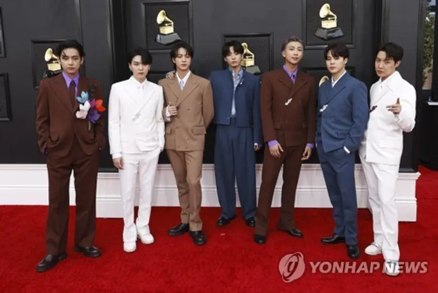 Le groupe BTS (방탄소년단(BTS)) assistant aux « Grammy Awards » 2022 [EPA=Yonhap]
