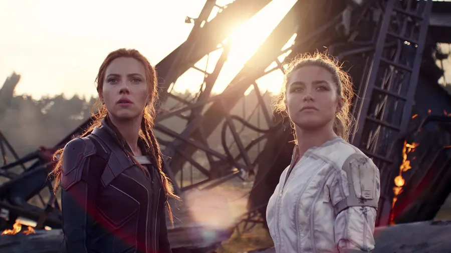 〈Black Widow〉 adoptive sister Natasha Romanoff (left) and Yelena Belova