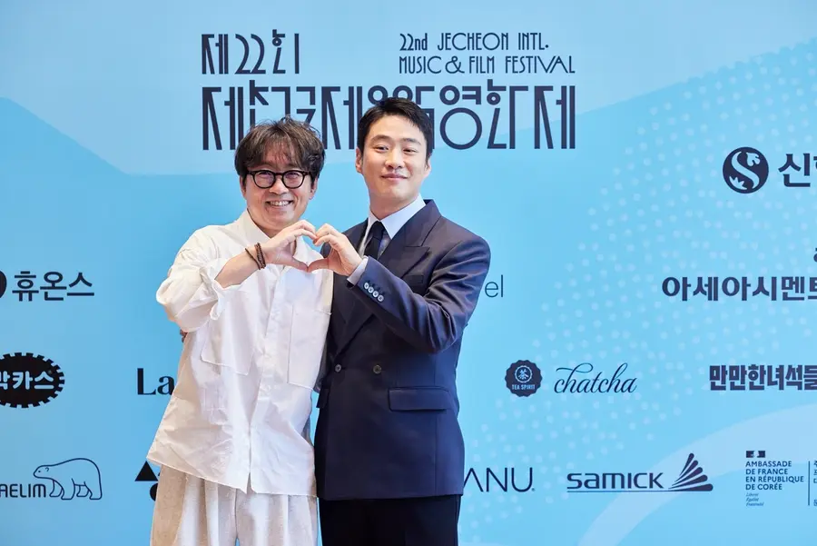 제22회 제천국제음악영화제 장항준 집행위원장과 홍보대사 안재홍\n[제천국제음악영화제 제공. 재판매 및 DB 금지]