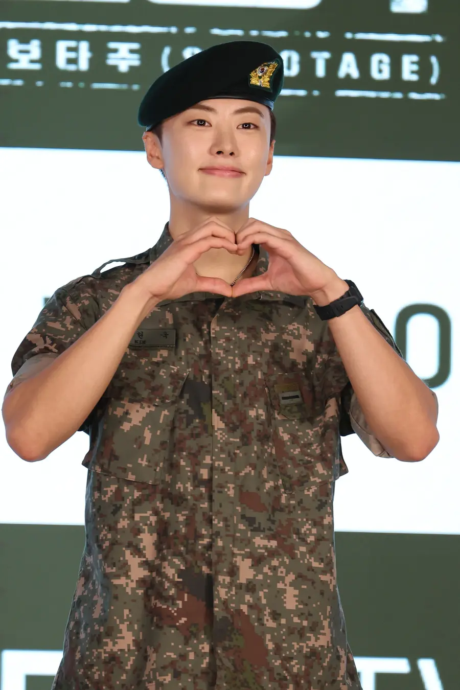 Lee Won-jung posa
