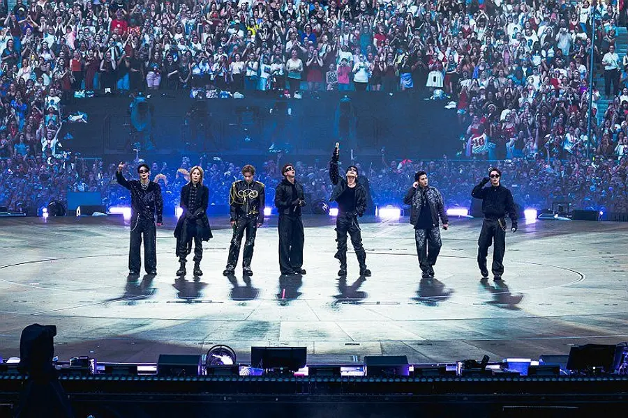 BTS biểu diễn tại Paris, Pháp (Paris = Yonhap News) Phóng viên Song Jin-won: Nhóm BTS đã trở lại sân khấu Pháp sau 7 năm. Buổi diễn thu hút 92.000 khán giả, lập kỷ lục số khán giả đông nhất trong một đêm diễn duy nhất trong lịch sử các concert của BTS. Ngày 17/7 (giờ địa phương), BTS khép lại chặng lưu diễn châu Âu của album “Arirang” tại Stade de France ở phía bắc Paris, Pháp. Ảnh chụp buổi diễn trong ngày. 18/7/2026 [BigHit Music cung cấp. Cấm bán lại và sử dụng cho cơ sở dữ liệu] san@yna.co.kr
