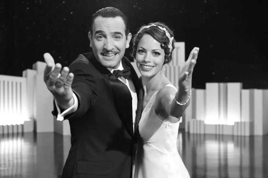 〈The Artist〉 Bérénice Bejo (right)