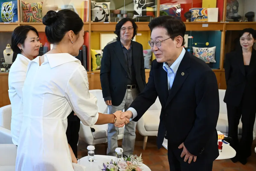 President Lee Jae-myung in conversation with filmmakers