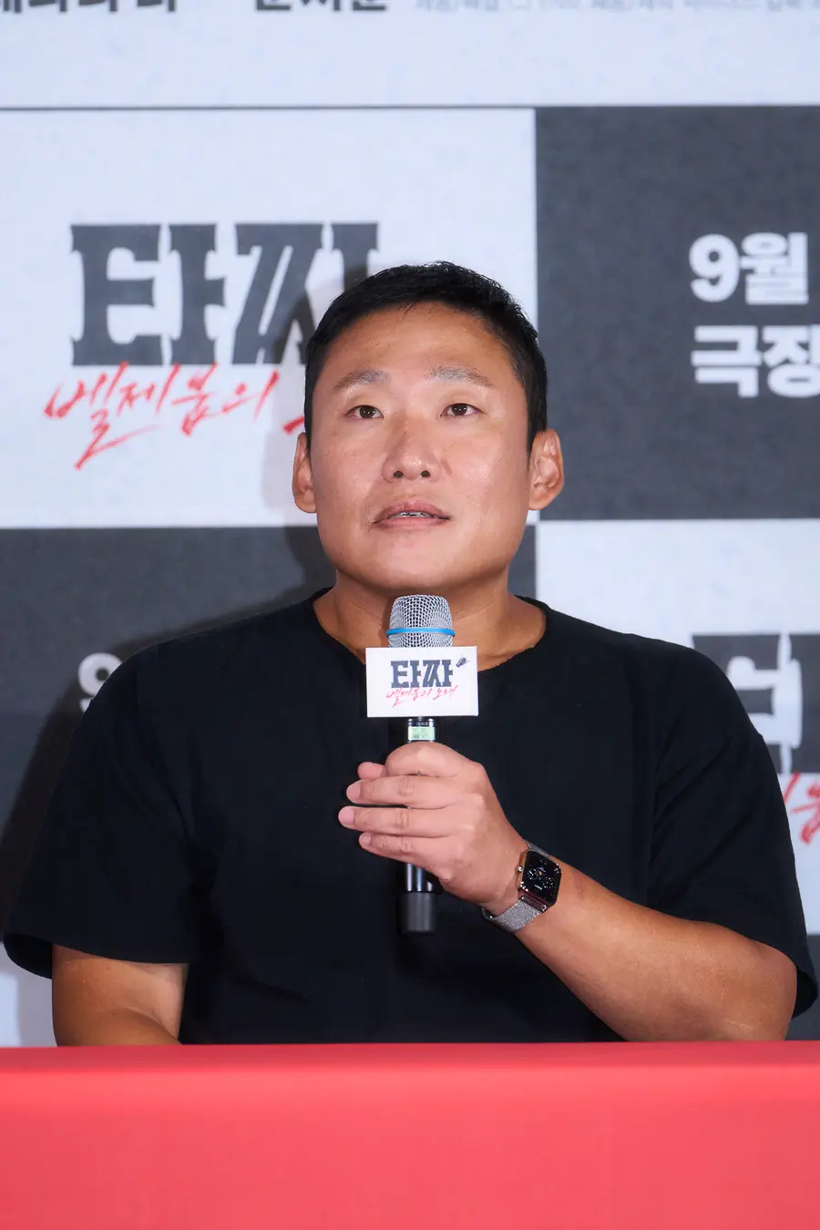 〈Tazza: Belzebub's Song〉 Director Choi Guk-hee at the press conference (photo courtesy CJ ENM)