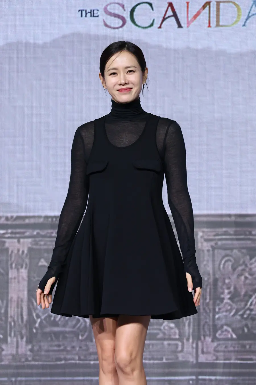 チョ氏夫人役のソン・イェジン\n9日、ソウル市鍾路区のJWマリオット東大門スクエアで開かれたNetflixの新シリーズ「スキャンダル」制作発表会