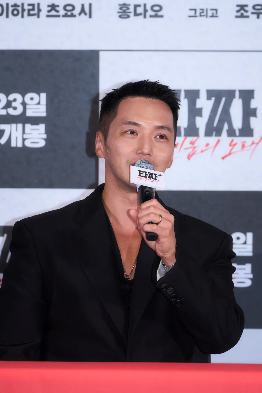 〈Tazza: Belzebub's Song〉 actor Byun Yo-han at the press conference (photo courtesy CJ ENM)