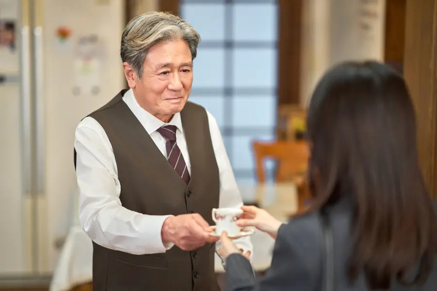 〈The Intern〉