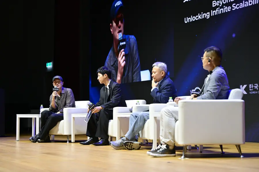 導演李炳憲、演員李相燁、導演吳基桓、主持人兼大眾文化評論家鄭德賢（左起） ［「BCWW 2026」提供。禁止轉售及資料庫使用］