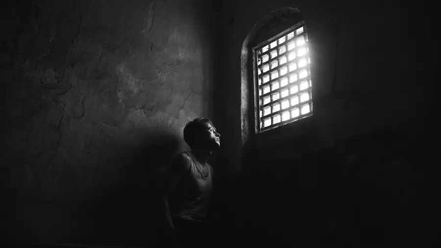 A scene from the film “The Stranger” [Provided by Jinjin Pictures. No resale or database use permitted]