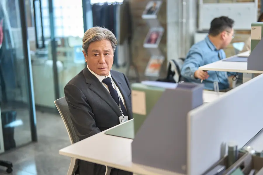 〈The Intern〉