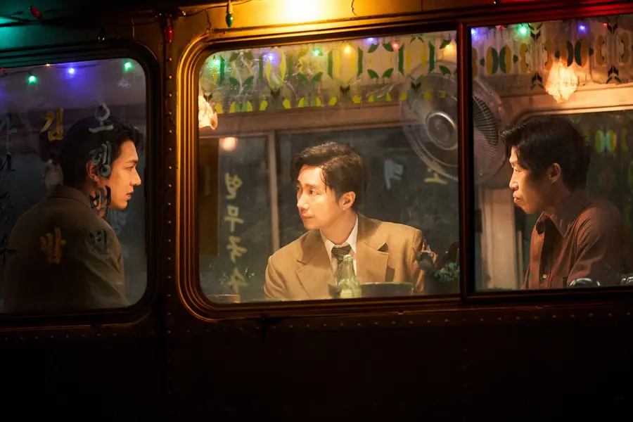 (From left) 〈Assassins(Deul)〉 Yeong-il played by Lee Min-ho, Jae-hwan played by Park Hae-il, Cheol-gu played by Yoo Hae-jin
