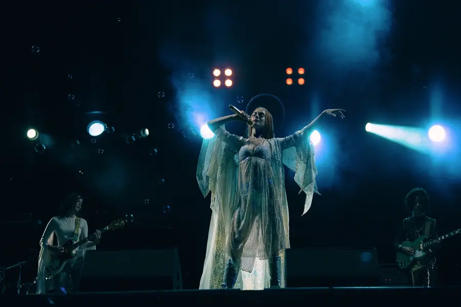 〈Mother Mary〉