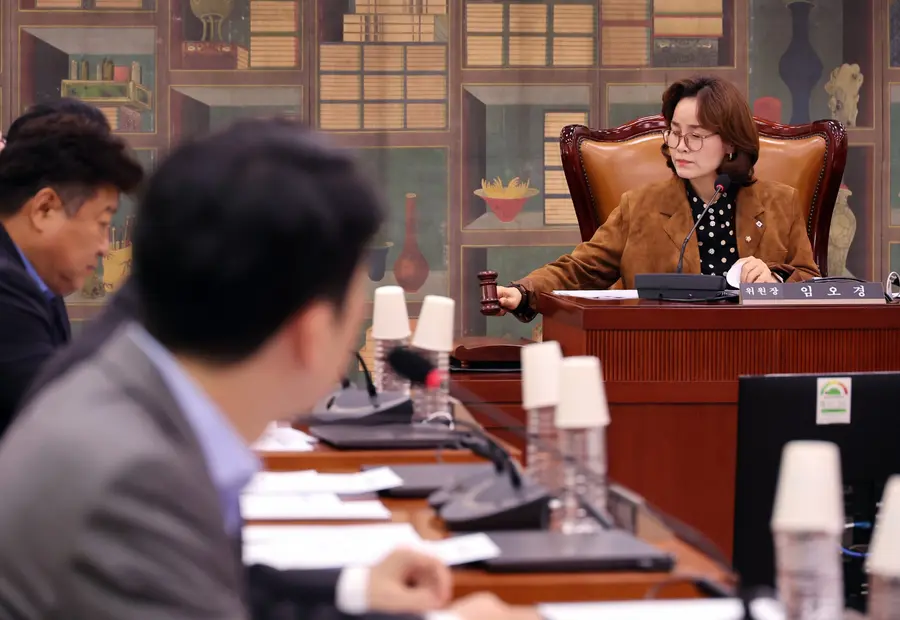 Culture, Sports and Tourism Committee Subcommittee on Culture and Arts Bills Lim Oh-kyung, chairperson of the Culture, Sports and Tourism Committee Subcommittee on Culture and Arts Bills, at a meeting held at the National Assembly in Yeouido last November. 2025.11.20