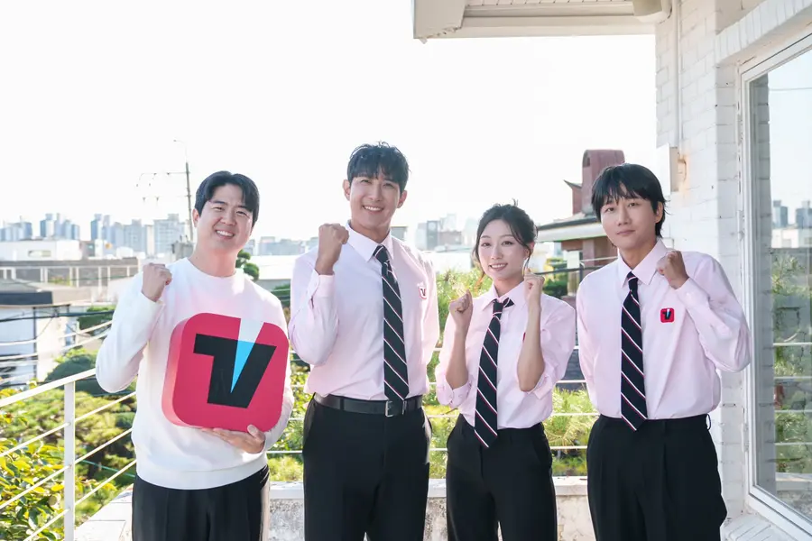 (左から) 〈Wonsuneun oeyaseok-eseo♥〉 イ・ギヨンPD、ファン・ジェギュン、チョン・イェイン、イ・ヨンジン(写真提供=TVING)